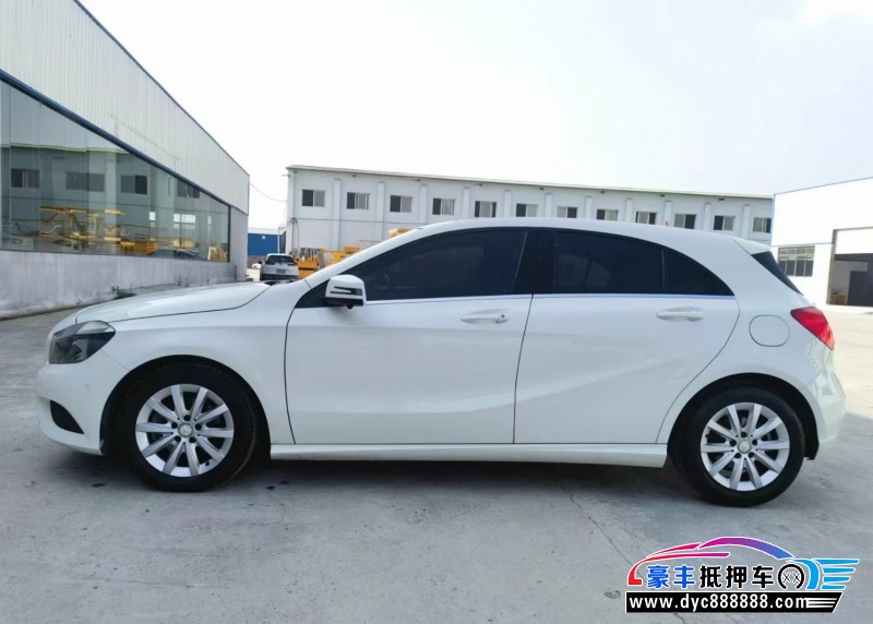 15年奔驰A轿车抵押车出售