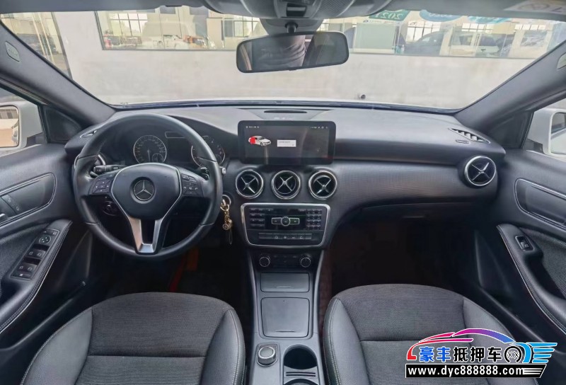 15年奔驰A轿车抵押车出售