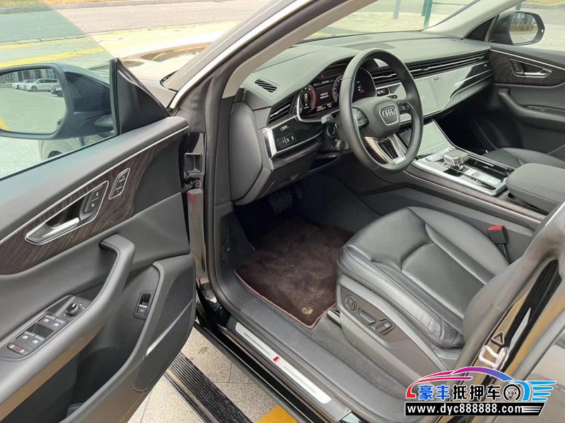 23年奥迪Q8轿车抵押车出售