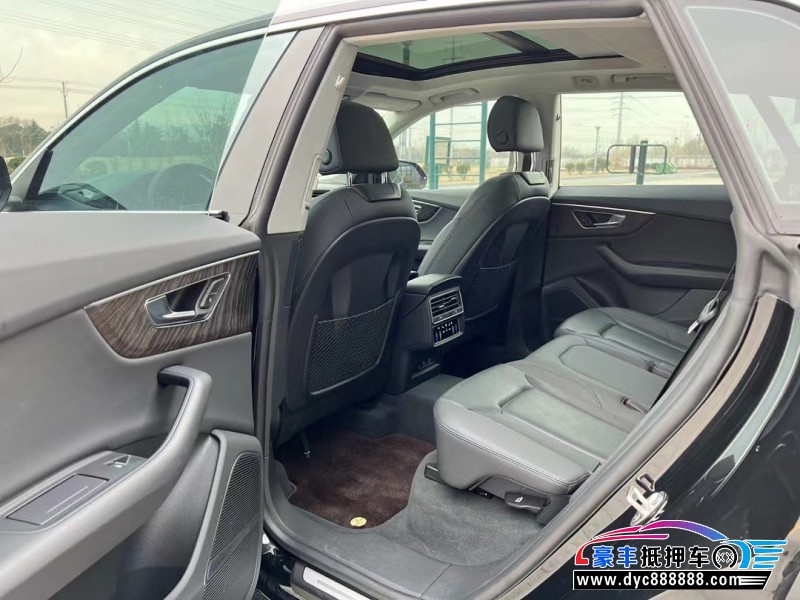 23年奥迪Q8轿车抵押车出售