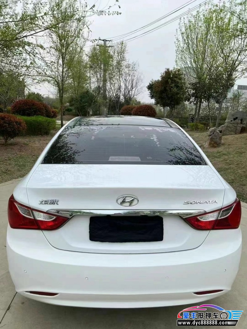 13年现代索纳塔轿车抵押车出售