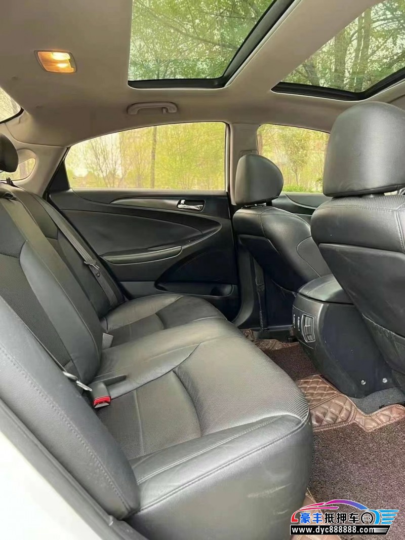 13年现代索纳塔轿车抵押车出售