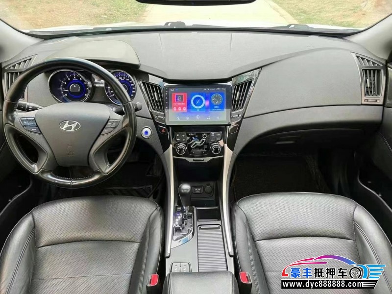 13年现代索纳塔轿车抵押车出售