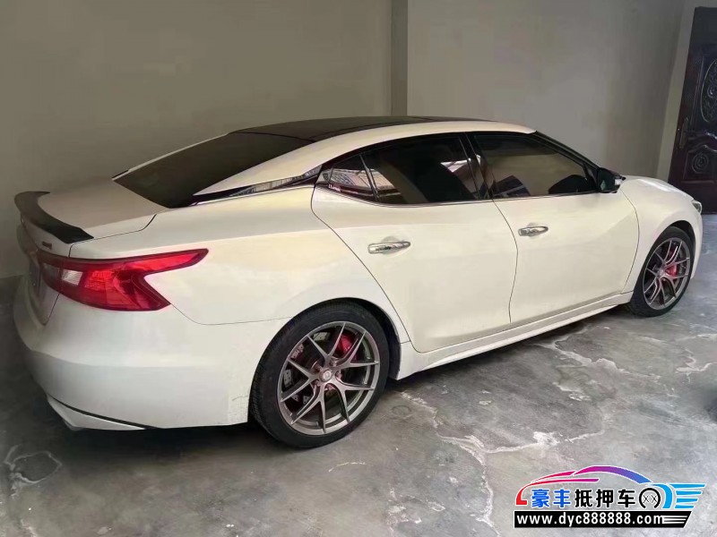 16年日产西玛轿车抵押车出售