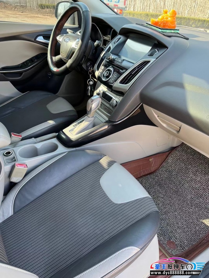 12年福特福克斯轿车抵押车出售