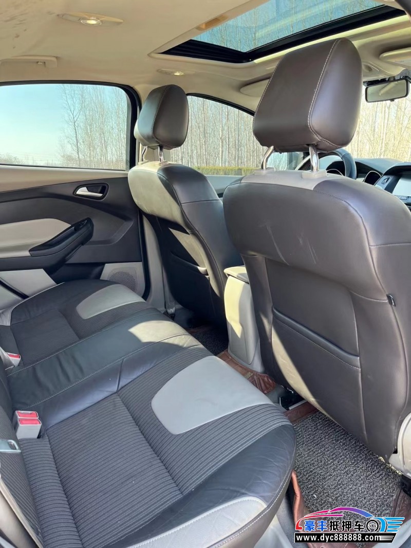 12年福特福克斯轿车抵押车出售