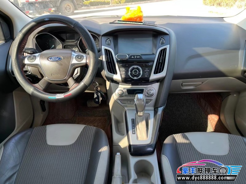 12年福特福克斯轿车抵押车出售