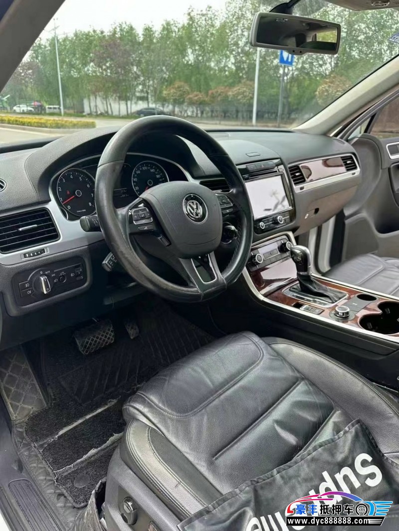 14年大众途锐轿车抵押车出售