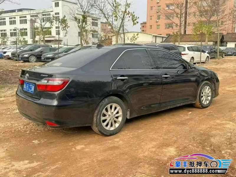 17年丰田凯美瑞轿车抵押车出售