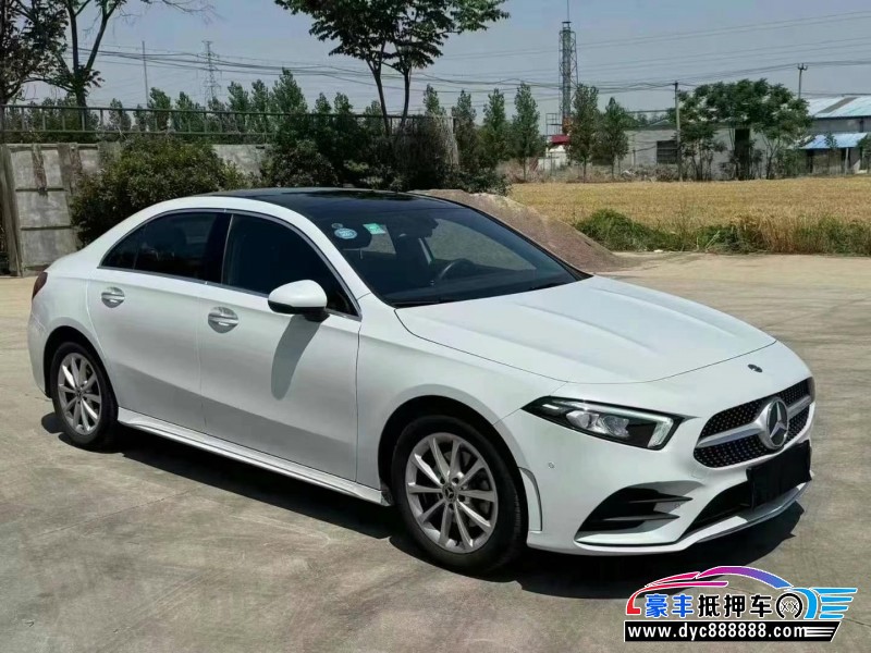 19年奔驰A轿车抵押车出售
