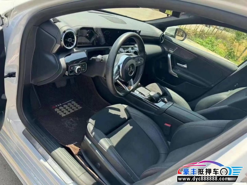 19年奔驰A轿车抵押车出售