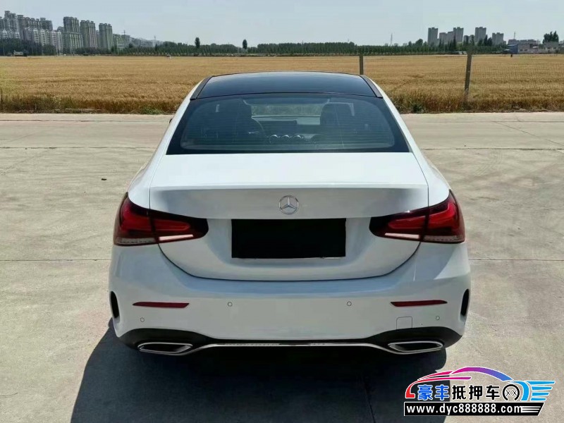 19年奔驰A轿车抵押车出售