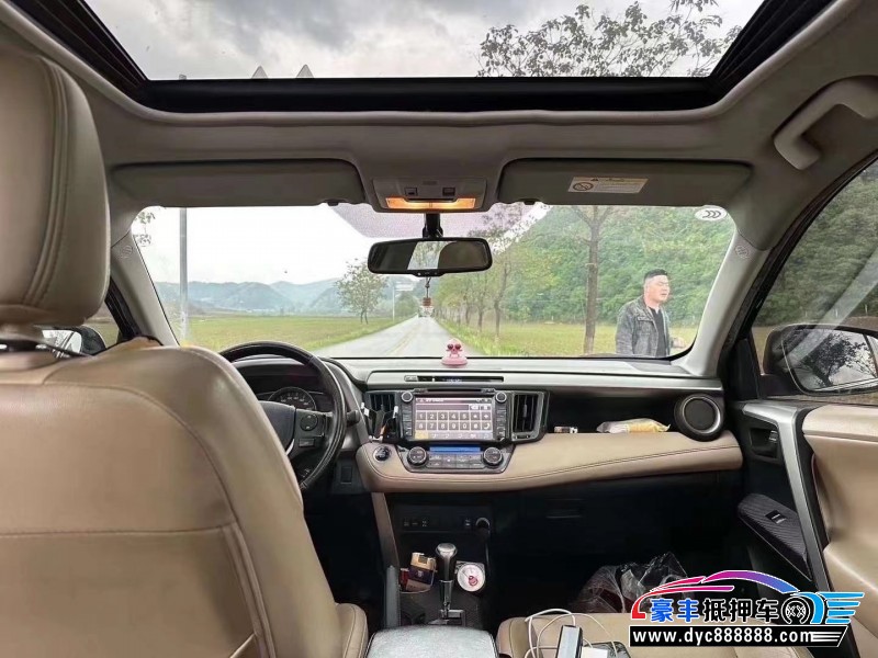 14年丰田RAV4荣放轿车抵押车出售