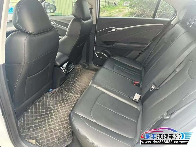 23年哪吒U轿车抵押车出售