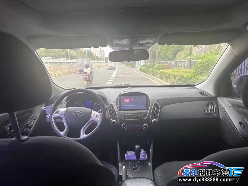 16年现代ix35轿车抵押车出售