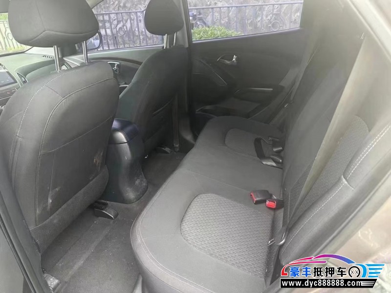 16年现代ix35轿车抵押车出售