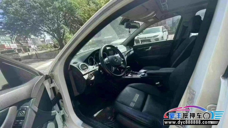 13年奔驰C轿车抵押车出售