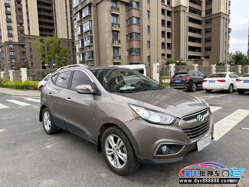 13年现代ix35轿车抵押车出售