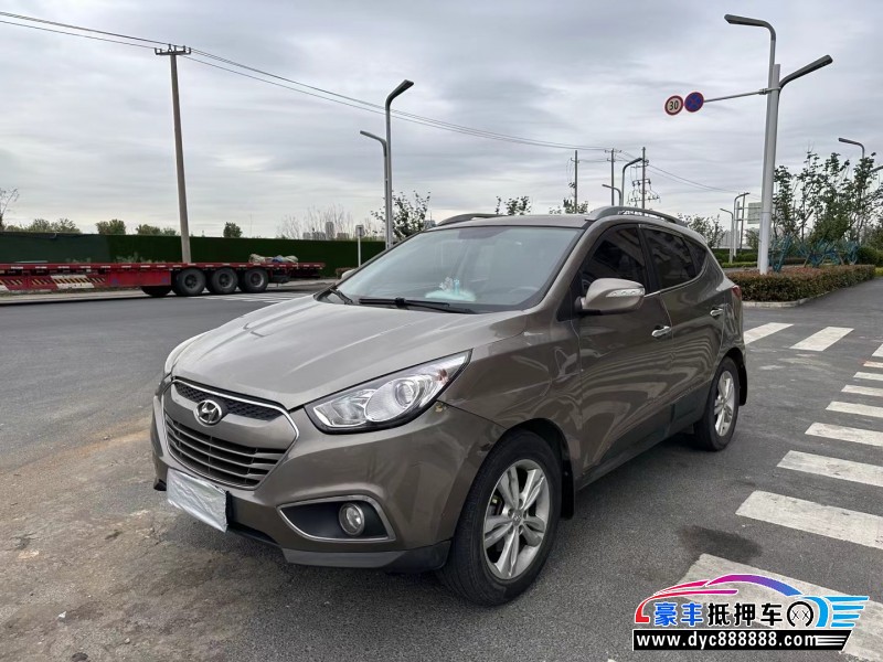 13年现代ix35轿车抵押车出售