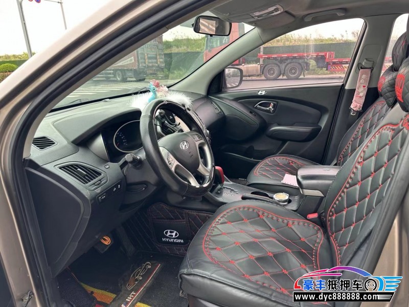 13年现代ix35轿车抵押车出售