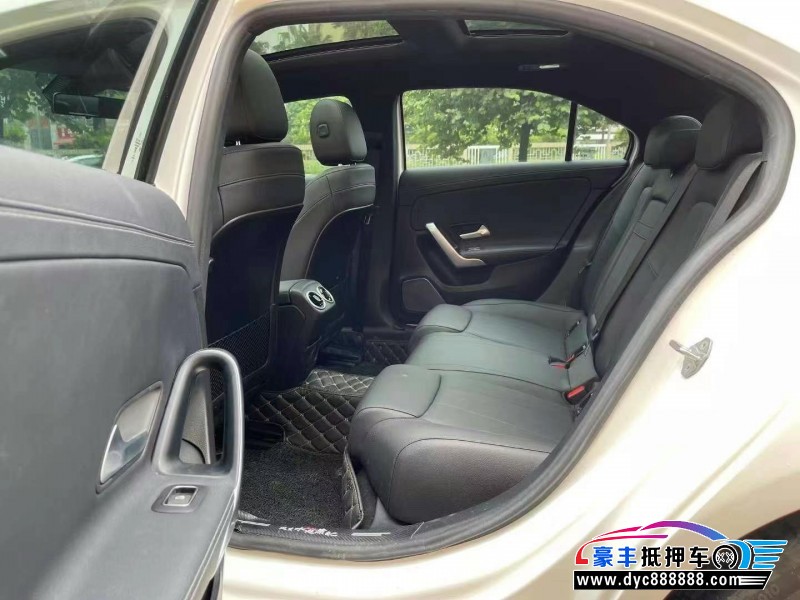 20年奔驰A轿车抵押车出售