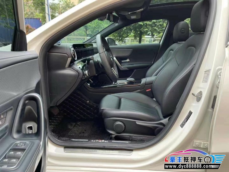 20年奔驰A轿车抵押车出售