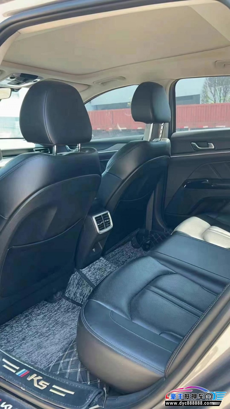 22年起亚K5轿车抵押车出售