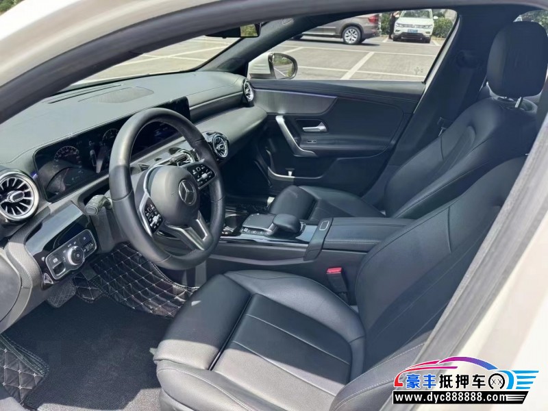 21年奔驰A轿车抵押车出售