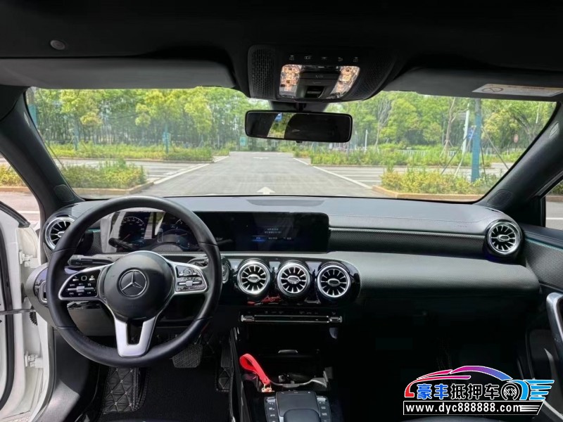 21年奔驰A轿车抵押车出售