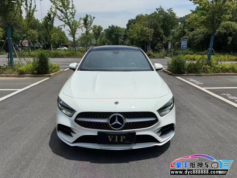 21年奔驰A轿车抵押车出售