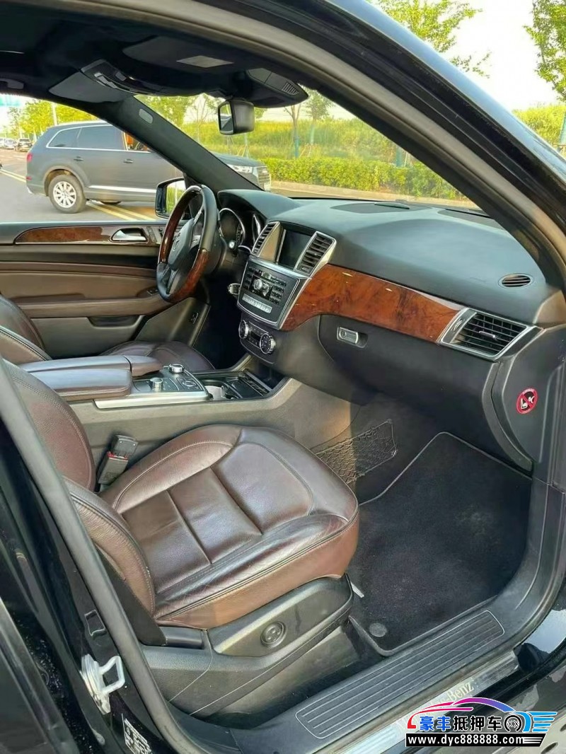 13年奔驰ML轿车抵押车出售