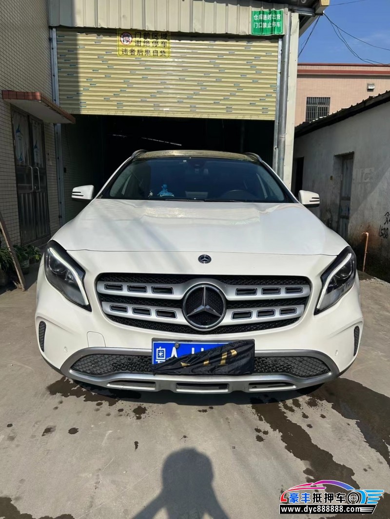 18年奔驰GLA轿车抵押车出售