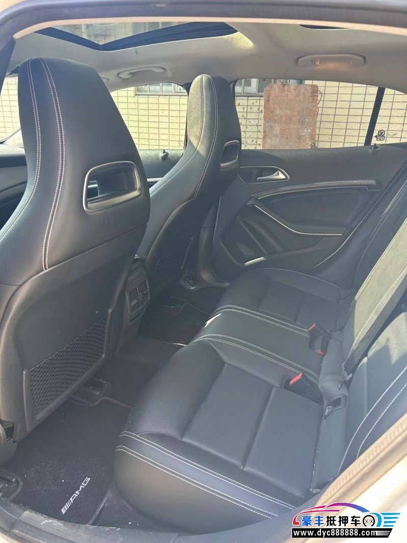 18年奔驰GLA轿车抵押车出售