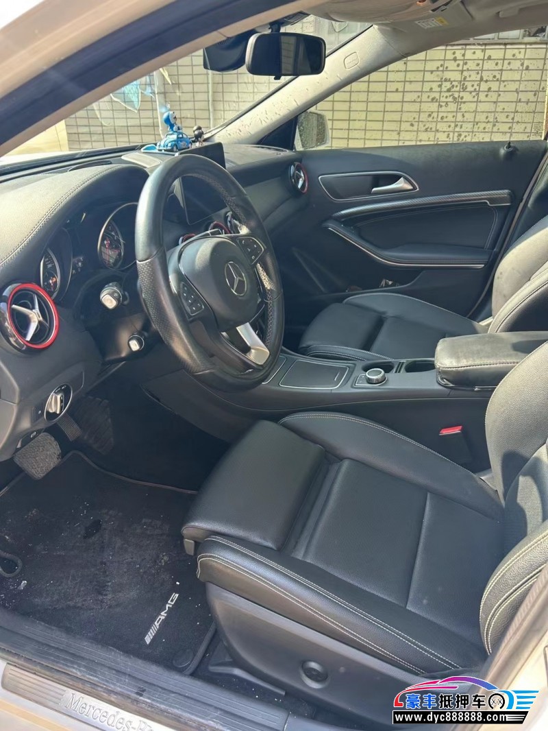 18年奔驰GLA轿车抵押车出售