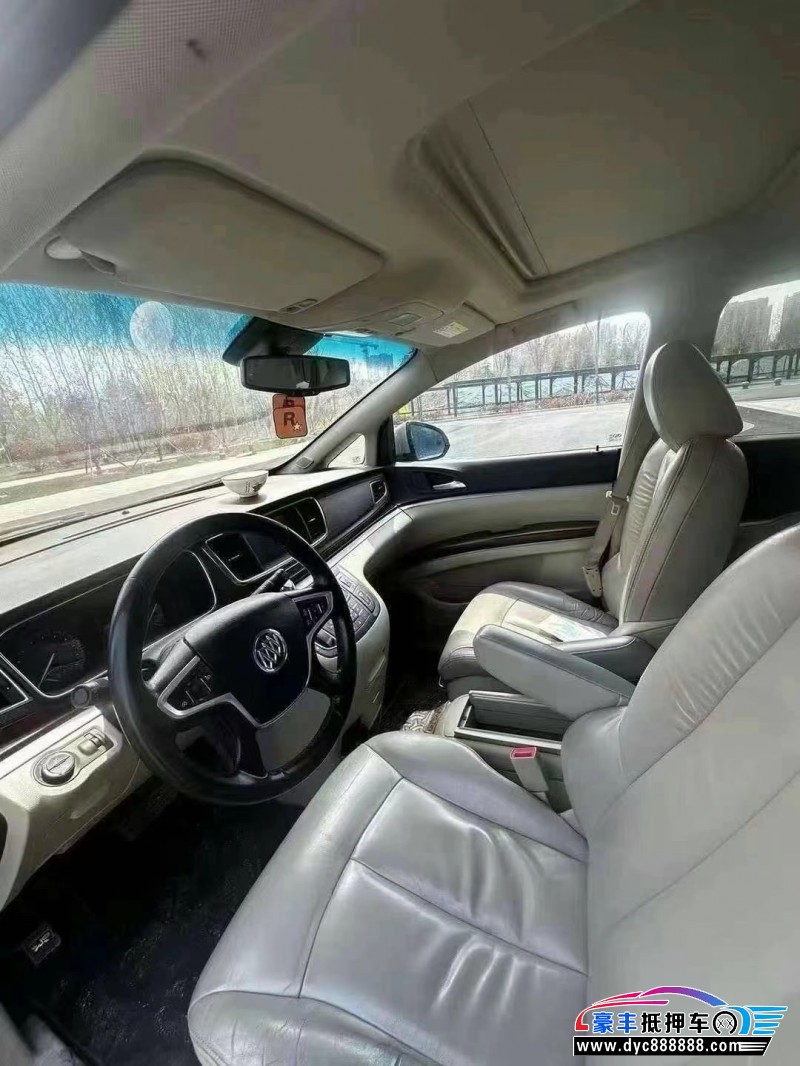 15年别克GL8轿车抵押车出售