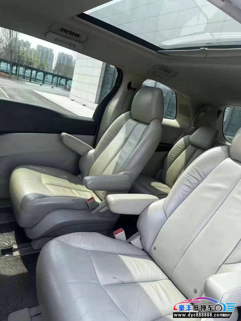 15年别克GL8轿车抵押车出售