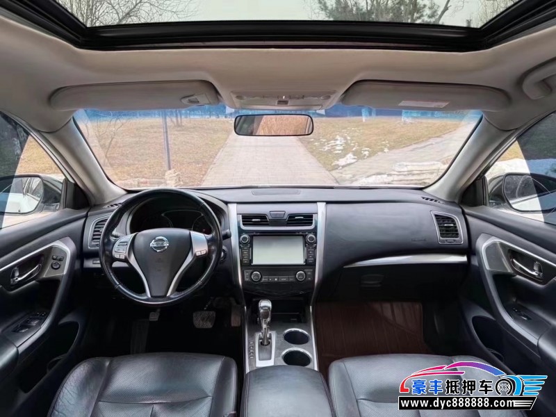 15年日产天籁轿车抵押车出售