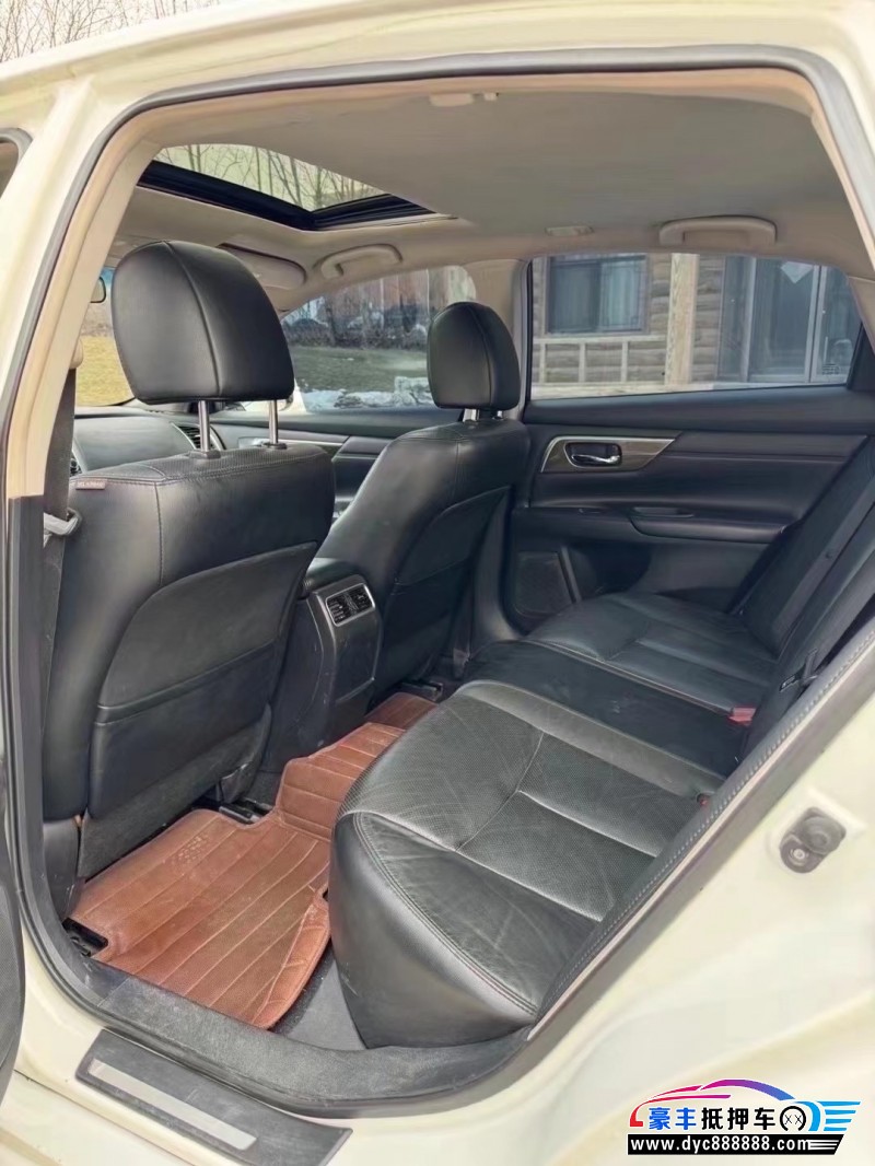 15年日产天籁轿车抵押车出售