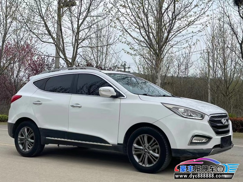 16年现代ix35轿车抵押车出售