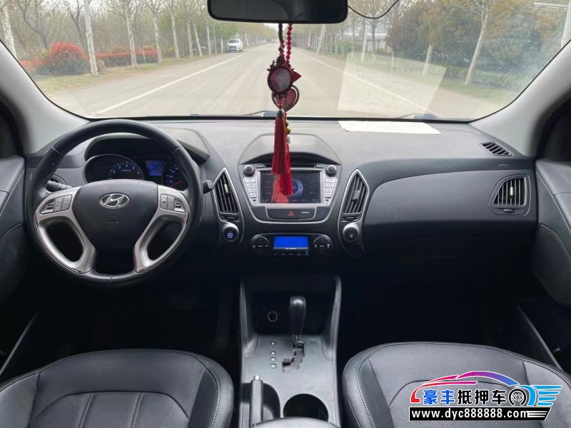 16年现代ix35轿车抵押车出售