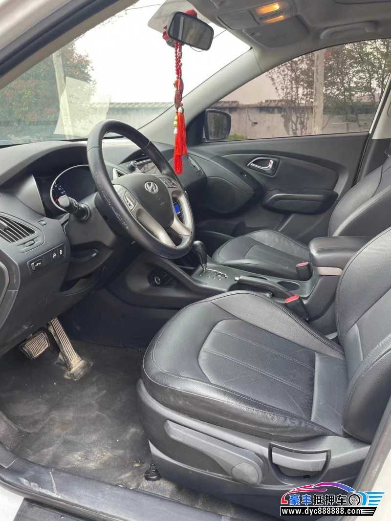 16年现代ix35轿车抵押车出售