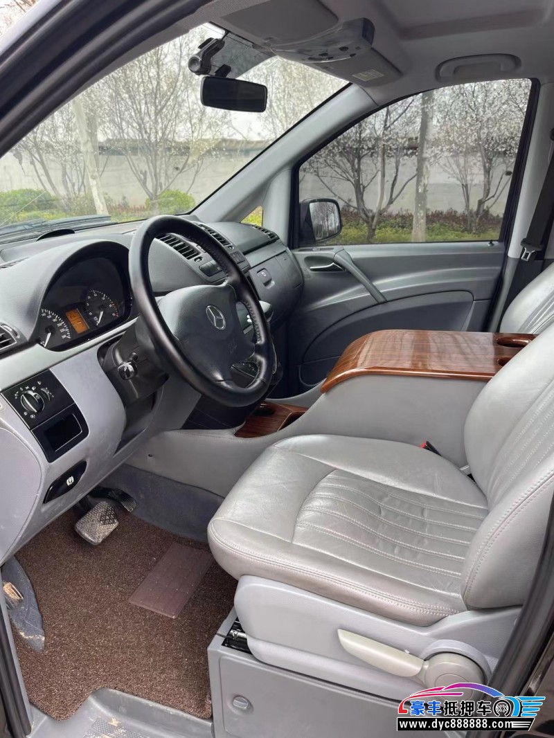 12年奔驰威霆轿车抵押车出售