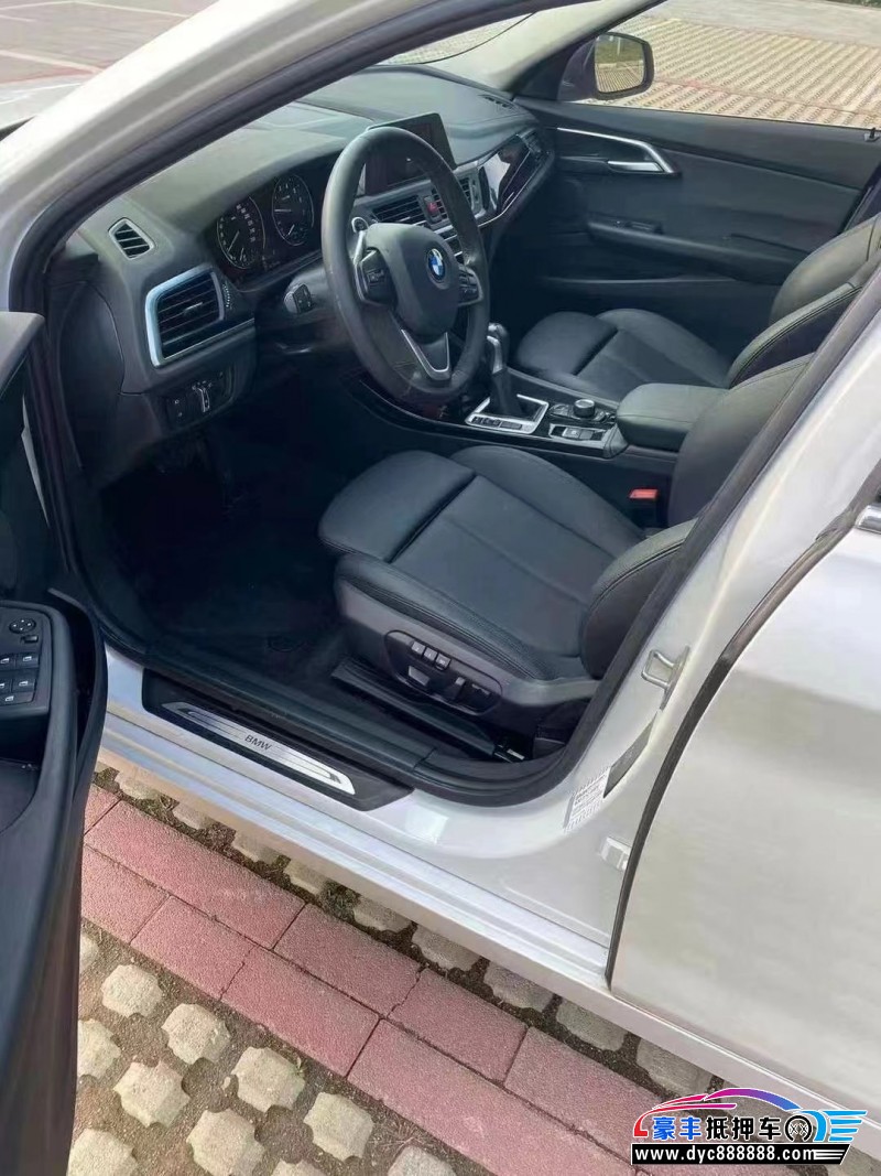 18年宝马1系轿车抵押车出售