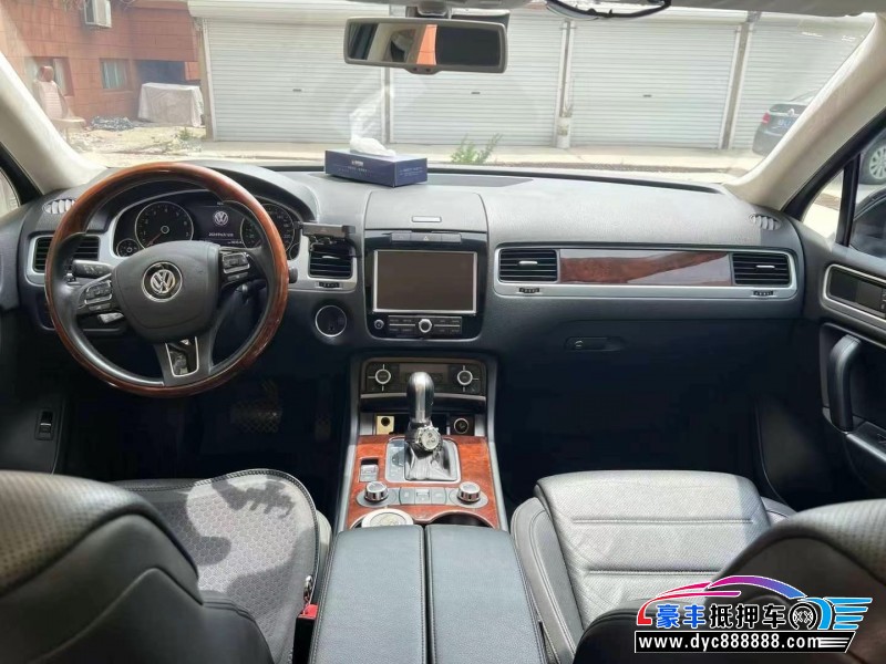 14年大众途锐轿车抵押车出售