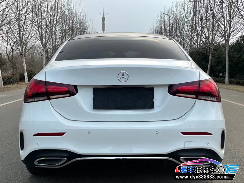 22年奔驰A轿车抵押车出售