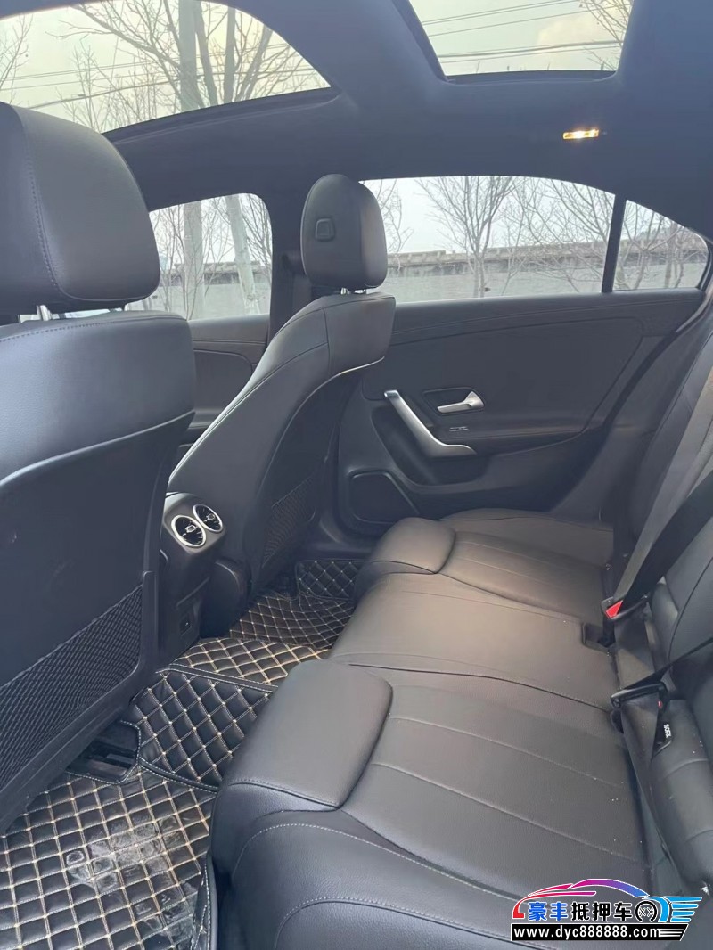 22年奔驰A轿车抵押车出售