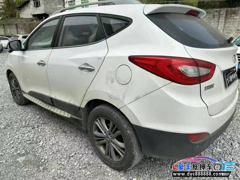 16年现代ix35轿车抵押车出售