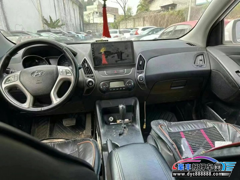 16年现代ix35轿车抵押车出售