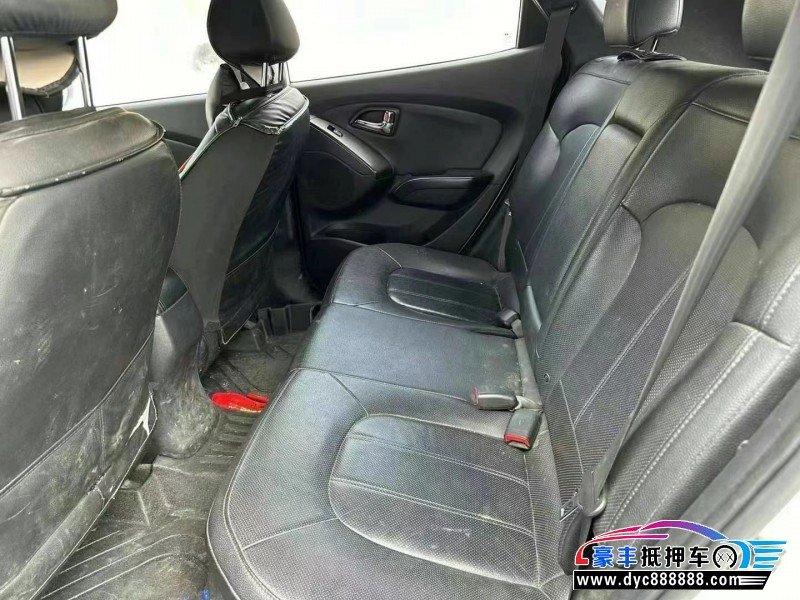 16年现代ix35轿车抵押车出售