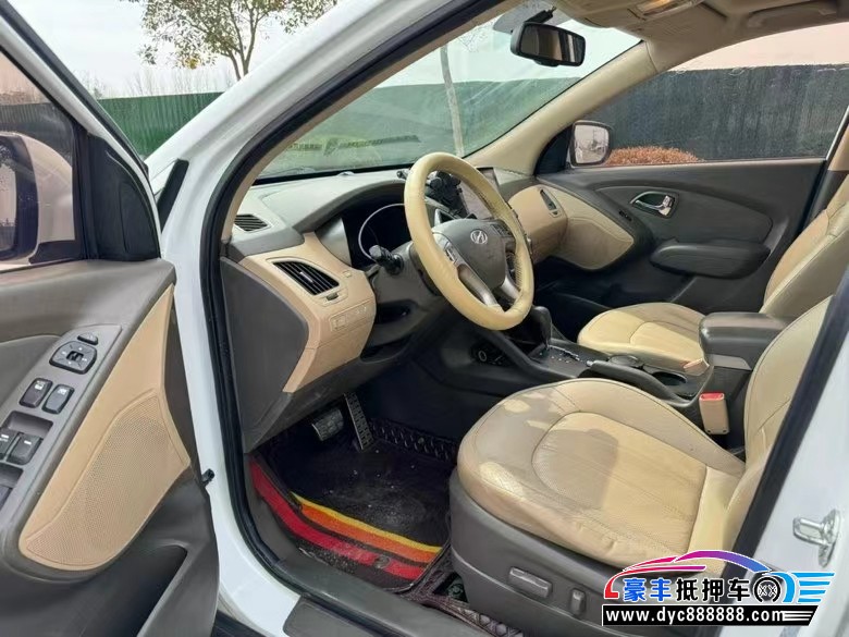 14年现代ix35轿车抵押车出售